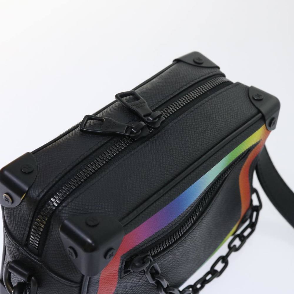 LOUIS VUITTON Malle Shoulder Bag - Picture 4 of 16